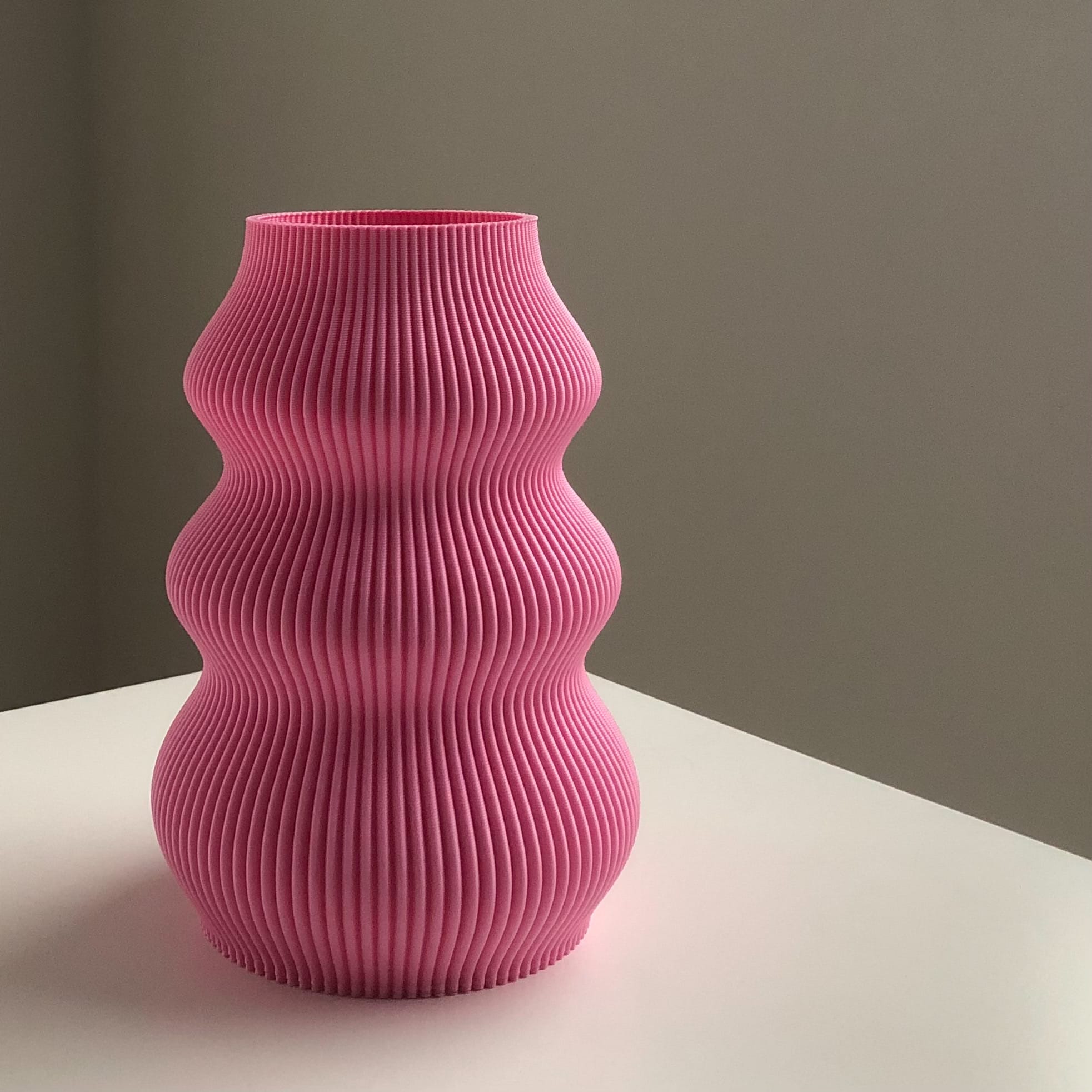 ISLA Vase, Sleek 3D Printed Contemporary Flower Holder, Perfect for Stylish Home Decoration Gift