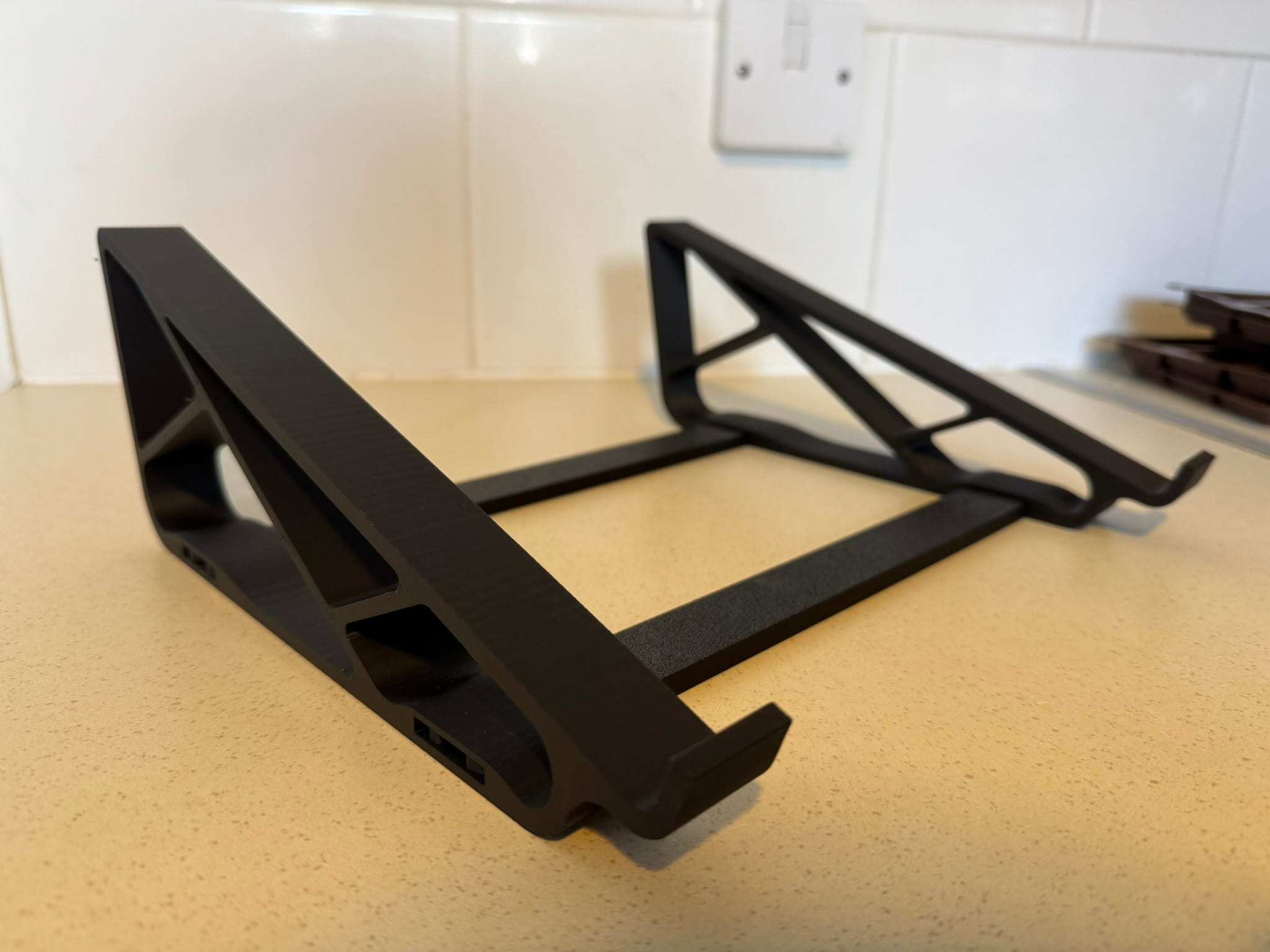 Laptop Stand, Sleek 3D Printed Laptop Holder, Ideal for Comfortable Computing, Functional Gift for Students - Image 2
