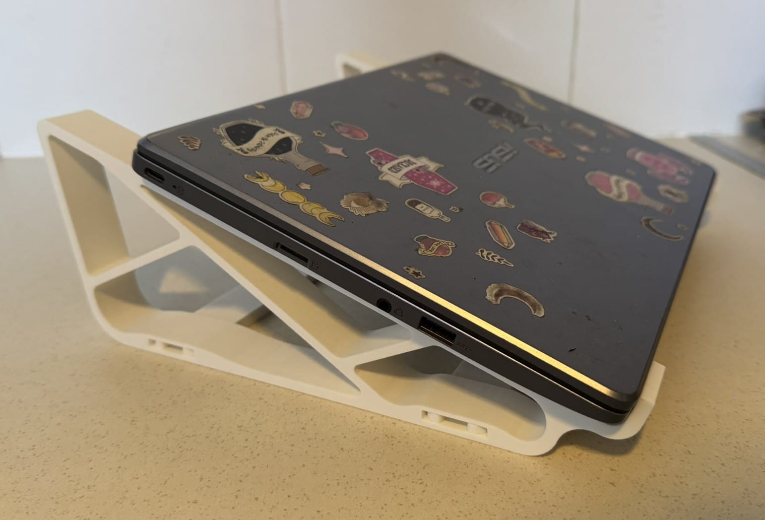 Laptop Stand, Sleek 3D Printed Laptop Holder, Ideal for Comfortable Computing, Functional Gift for Students - Image 6