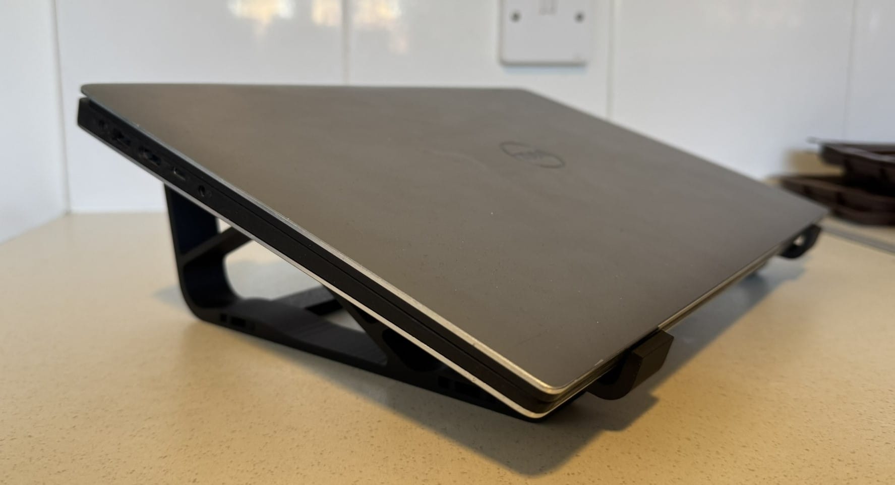Laptop Stand, Sleek 3D Printed Laptop Holder, Ideal for Comfortable Computing, Functional Gift for Students - Image 9