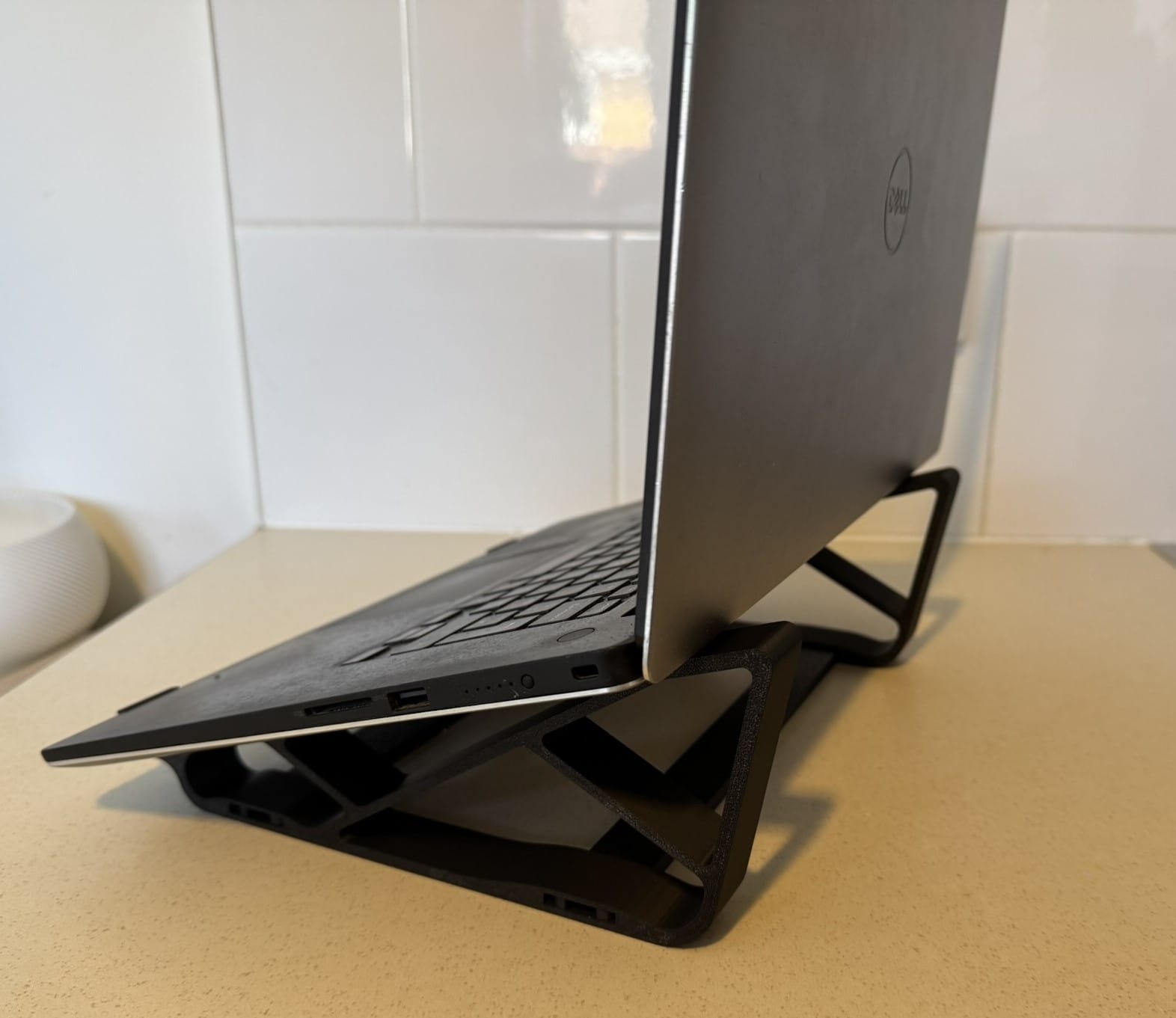 Laptop Stand, Sleek 3D Printed Laptop Holder, Ideal for Comfortable Computing, Functional Gift for Students