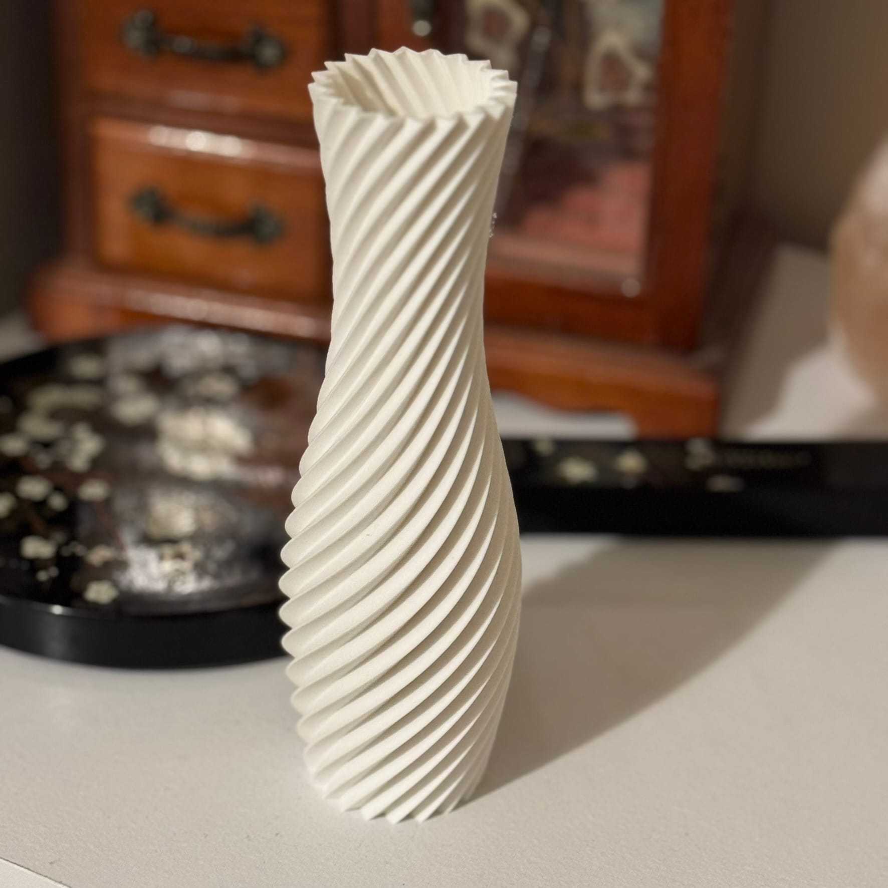 Helix Spiral Vase 3D Printed Modern Home Decor, Elegant Twist Design for Flower Display, Unique Gift for Art Lovers